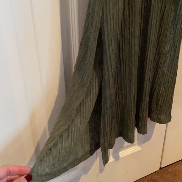 NWT All in Favor crepe look olive green dress size medium polyester lined. - Picture 3 of 4